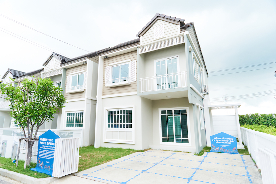 Areeya - เปลือยสเปคโชว์